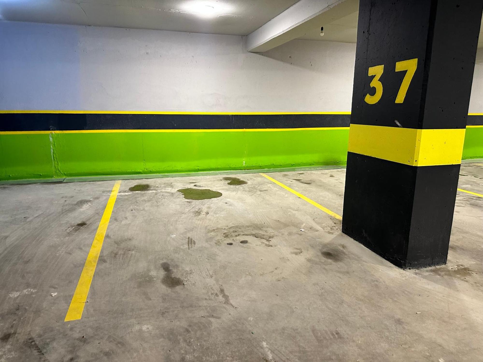 Luxury With Parking Тирана