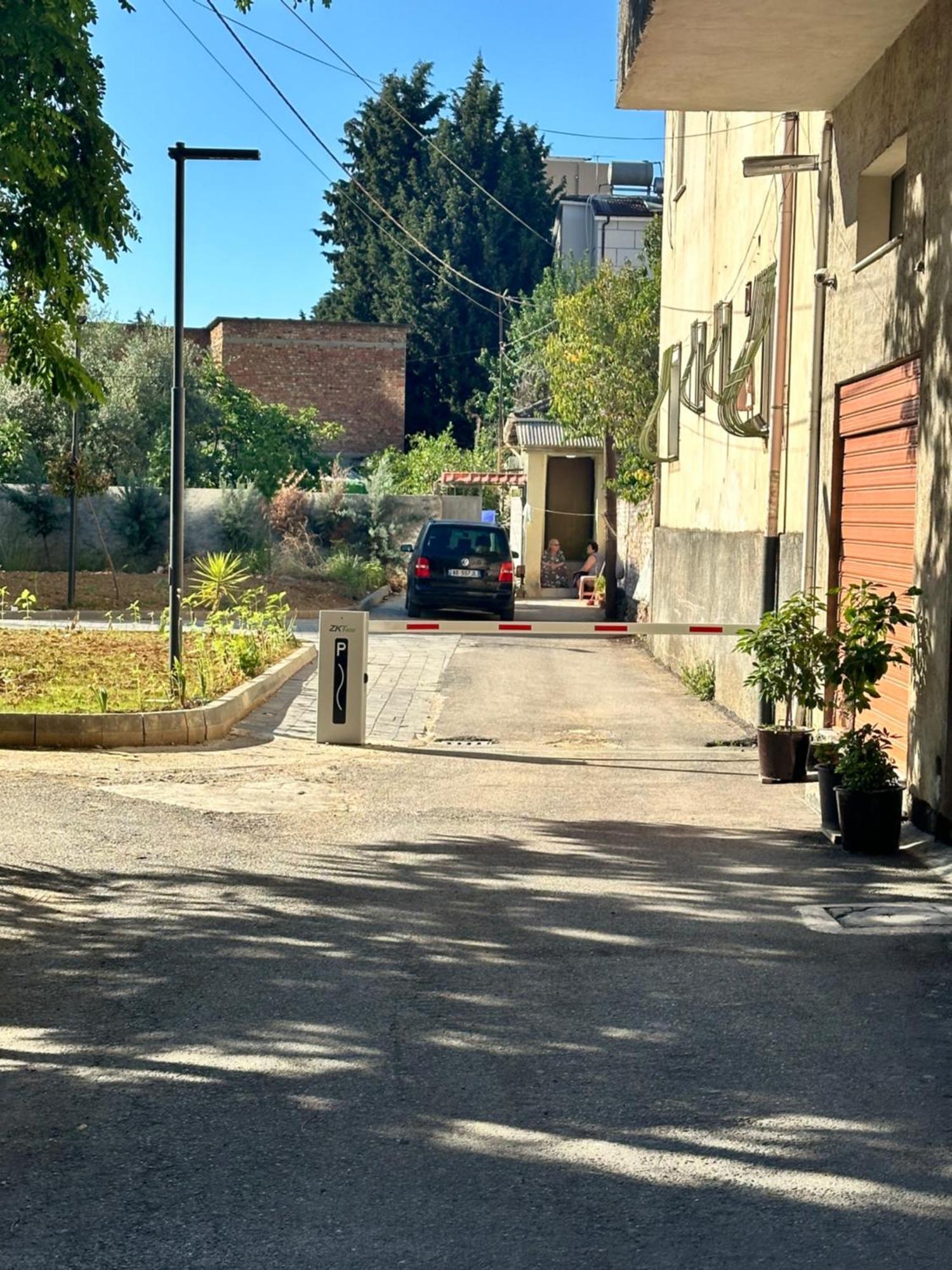 Luxury With Parking * Тирана