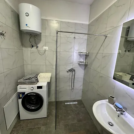 Luxury Apartment With Parking Tirana Exterior photo