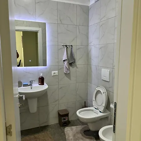 Luxury Apartment With Parking Tirana Exterior photo